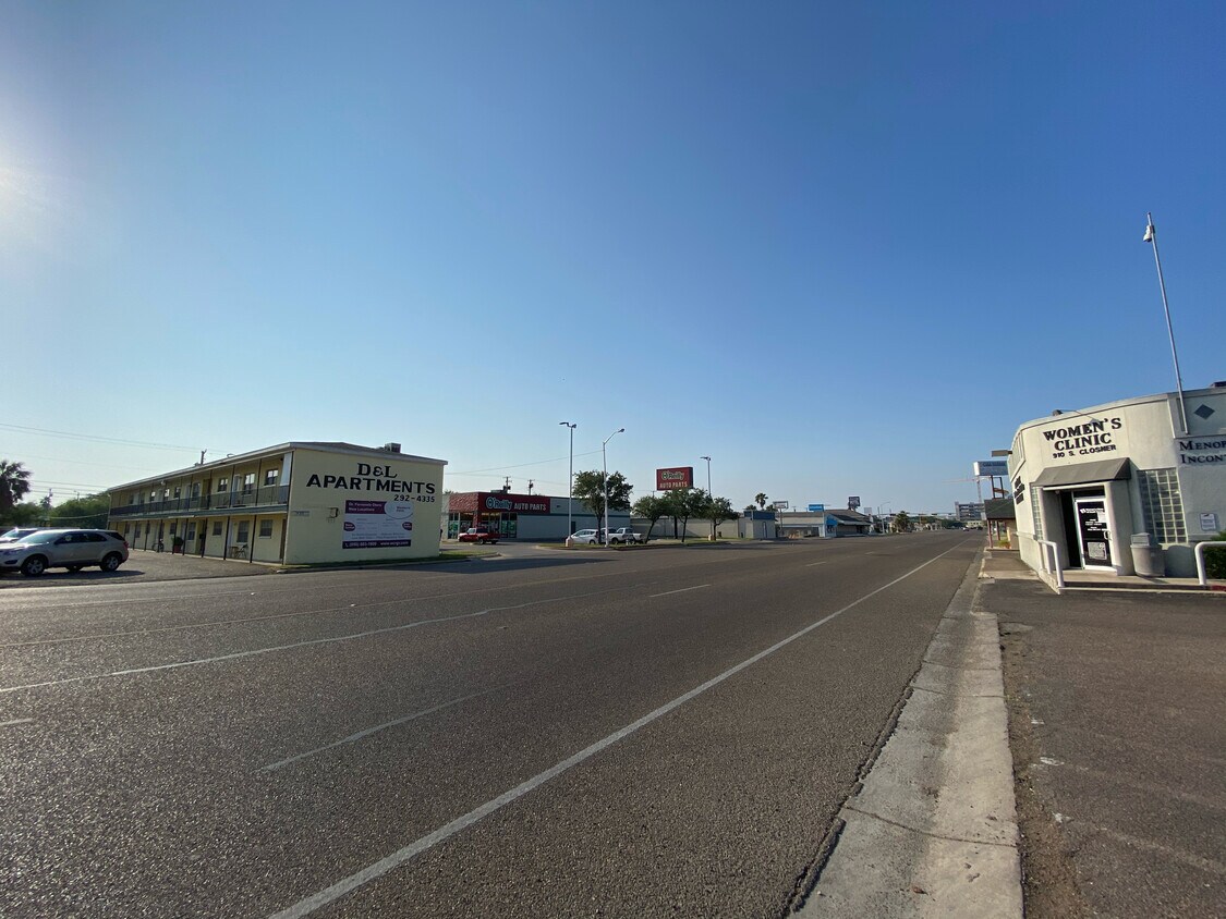 Foto del edificio - 911 S Closner Blvd