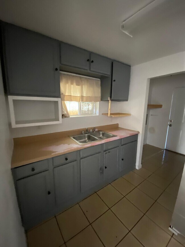 Foto del edificio - 1031 Kenwood Ave