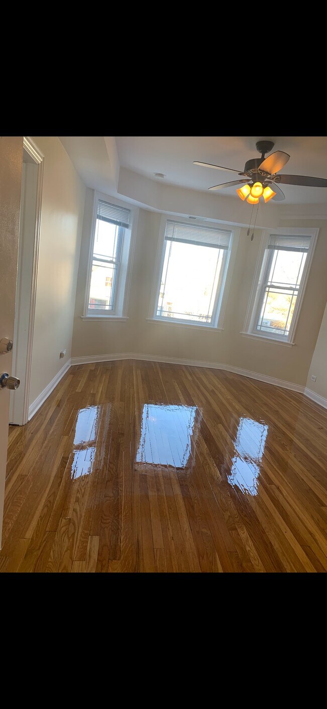 Foto del edificio - 917 N Leamington Ave