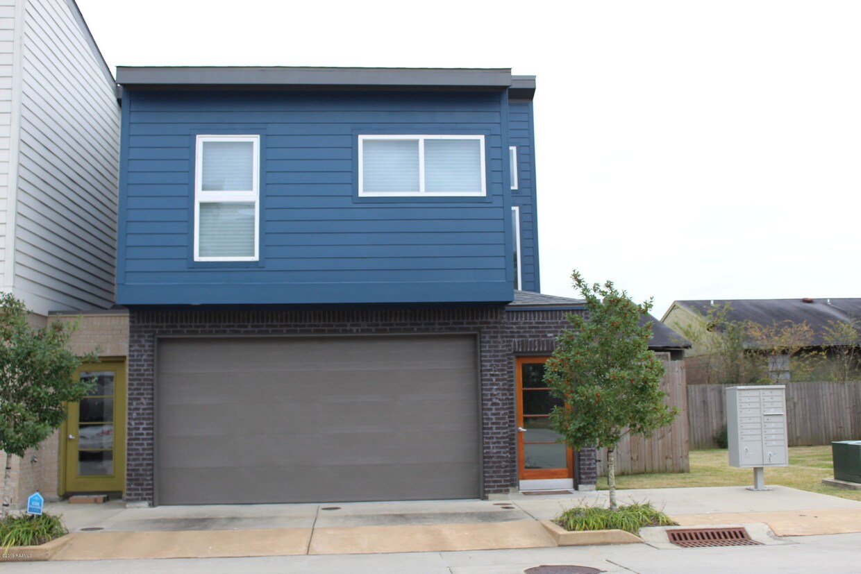 Primary Photo - 315 Highland Park Ln