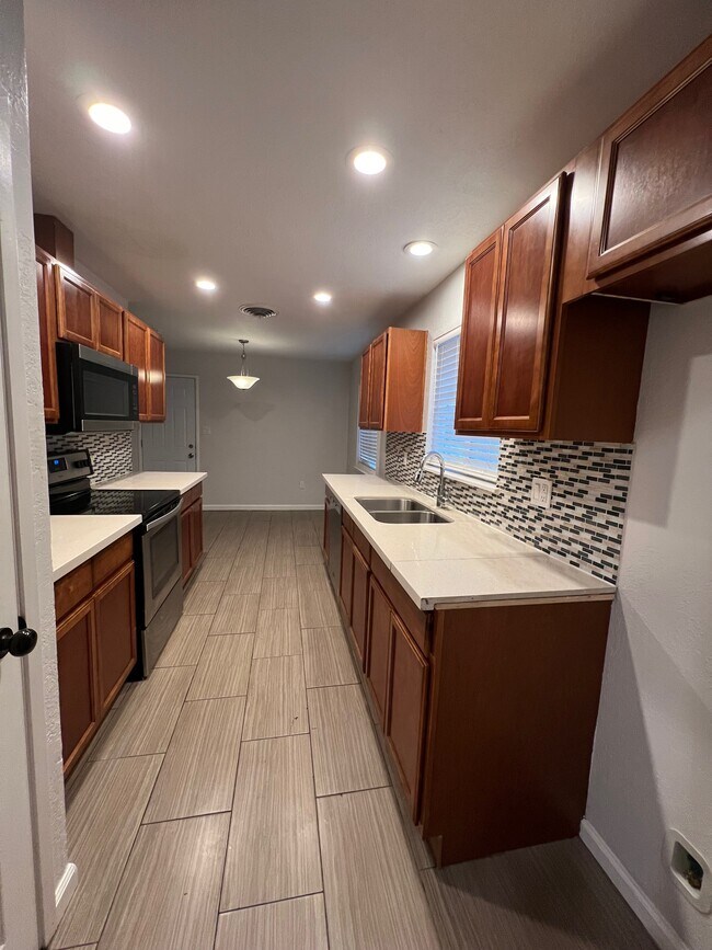 Foto del edificio - 716 Winslow Dr
