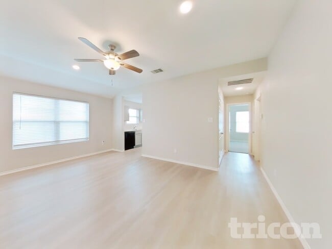 Building Photo - 11151 N Lake Mist Ln