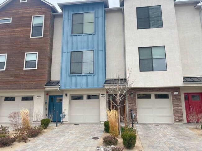 Building Photo - Two Bedroom Townhouse In North Reno...