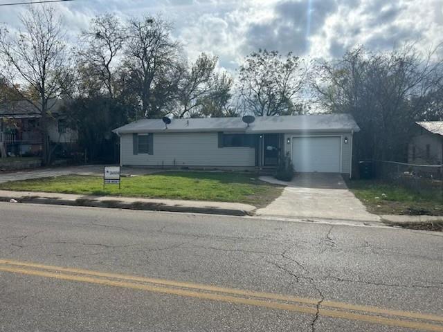 Primary Photo - 326 W Hallmark Ave