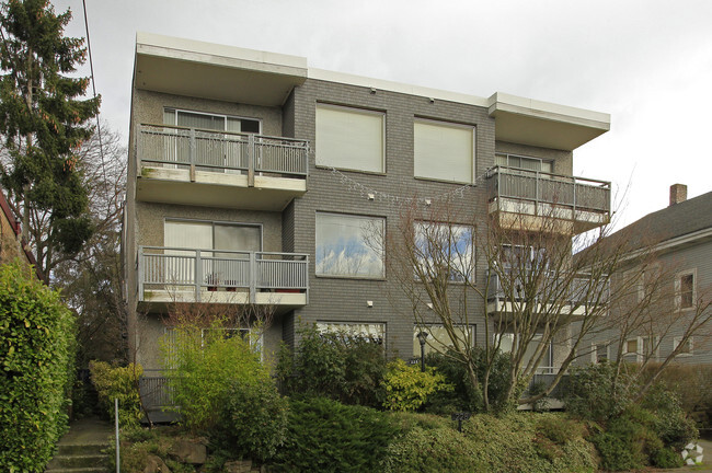 Building Photo - Charming 1-Bedroom in Capitol Hill – Flexi...
