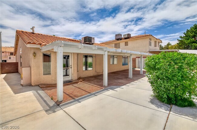 Foto del edificio - 933 Derringer Ln
