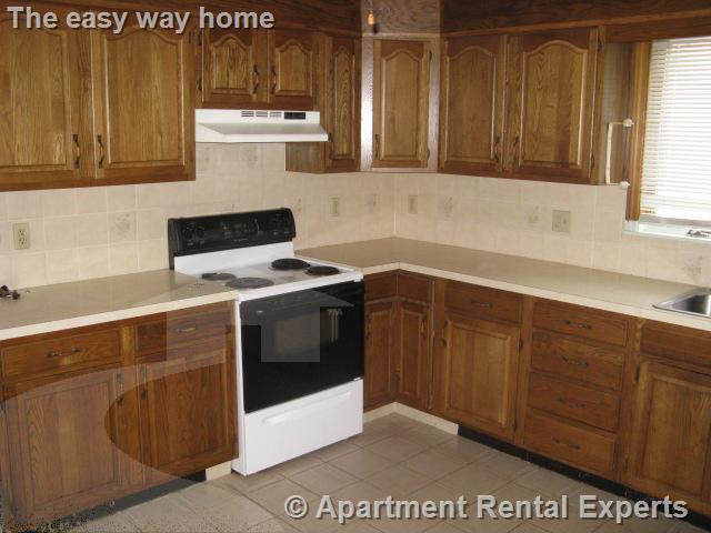 Building Photo - Awesome 1+ or 2 BR * Laundry in unit * Pet...
