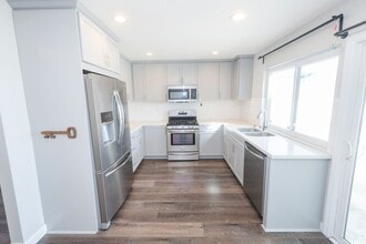 Building Photo - 8055 Kenova St