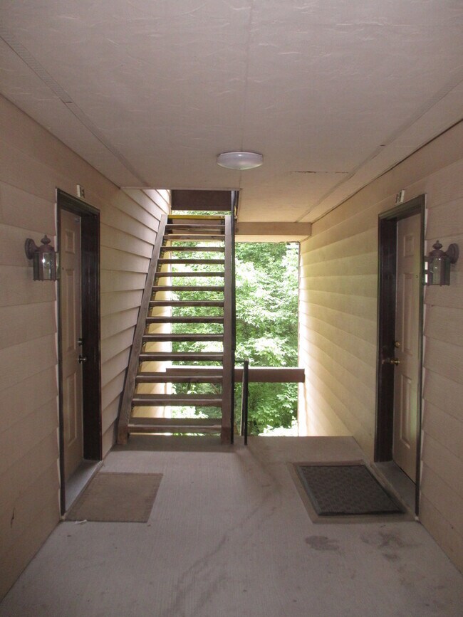 Foto del edificio - Updated 1BR Second Floor Condo in Silver S...