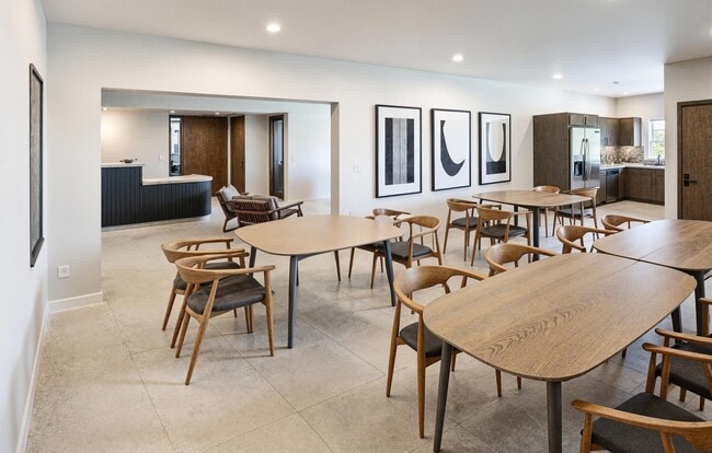 *La imagen mostrada es solo para fines ilustrativos y puede no ser una representación exacta del producto. - Heron Pond 55+ Apartments