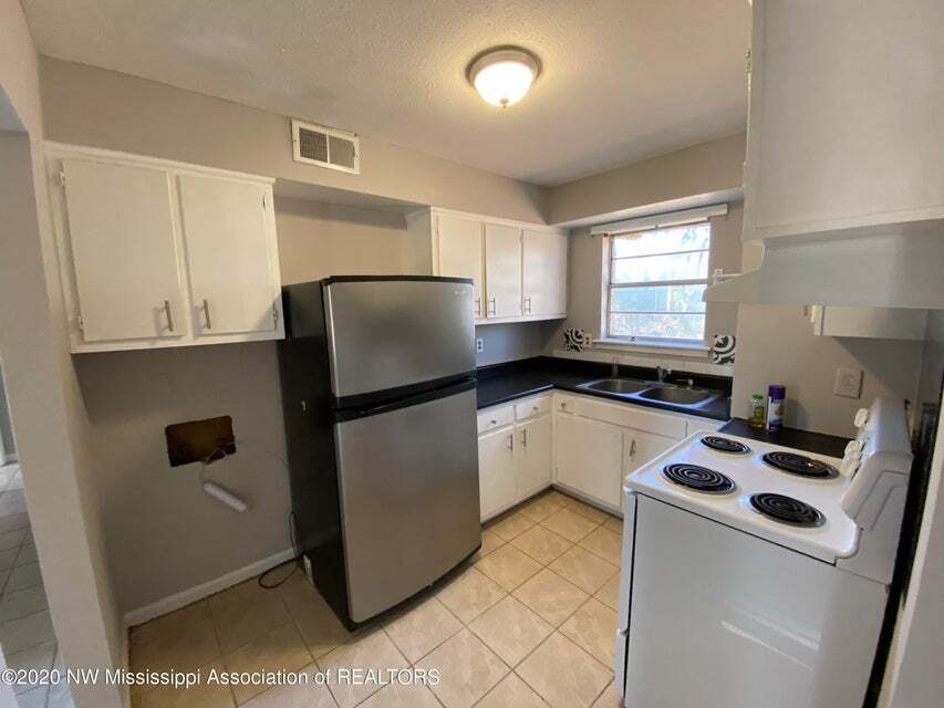 Foto del edificio - 8119 Elmbrook Dr