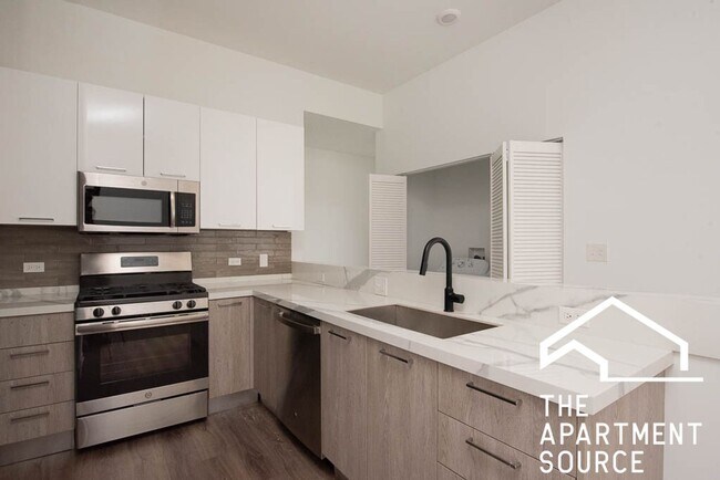 Foto del edificio - Spacious South Loop 3 Bed/2 Bath w/ Updated Kitchen and Oversized Floorplan!