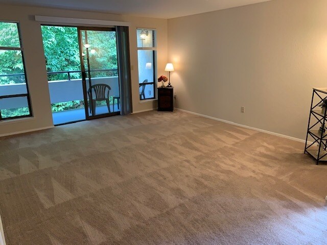 Foto del edificio - 375 Bellevue Way SE