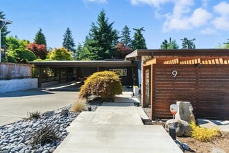 Building Photo - 9 Maple Ln