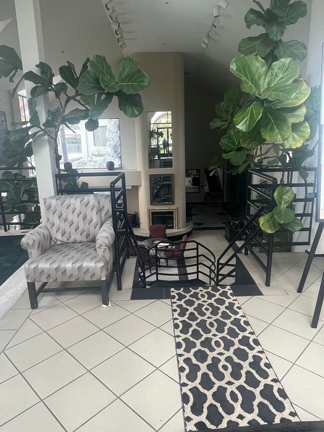Building Photo - Beautiful Condo Palm Colony Camarillo