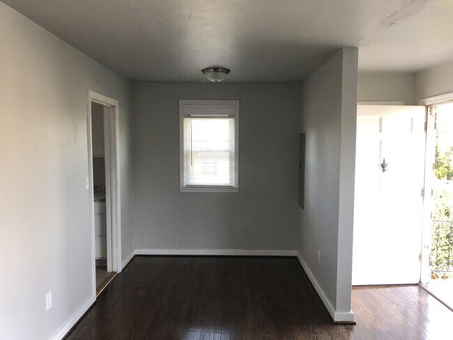 Foto del edificio - 1303 Dudley St NW