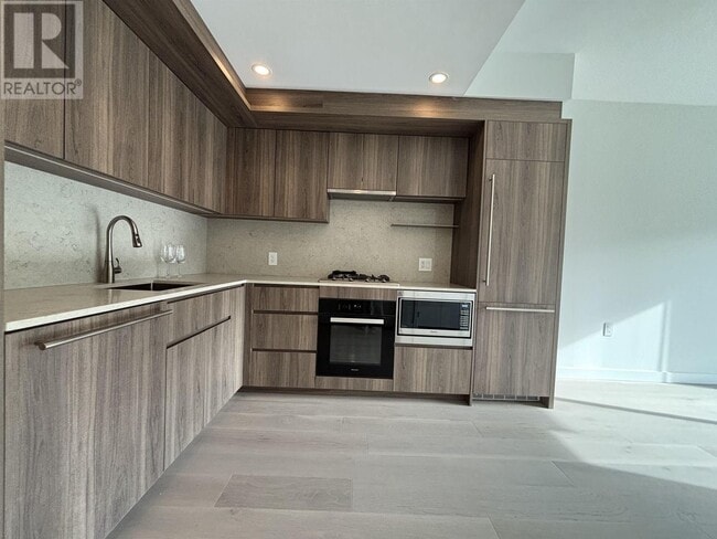 Photo du bâtiment - 5212-5212 Cambie St.
