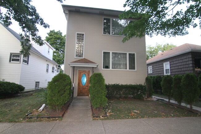 Building Photo - 4431 N Melvina Ave