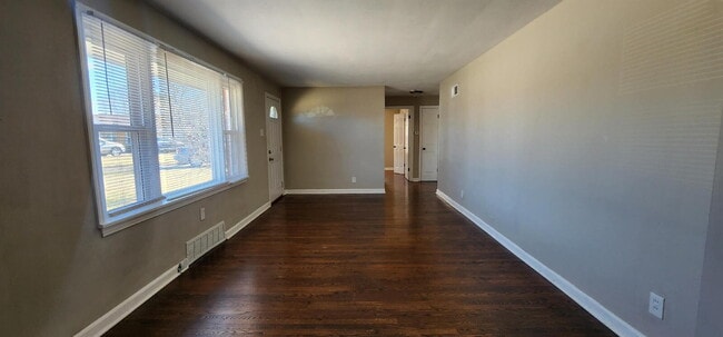 Foto del edificio - 3-Bedroom Home in Prime Affton Location with Modern Upgrades & Covered Deck