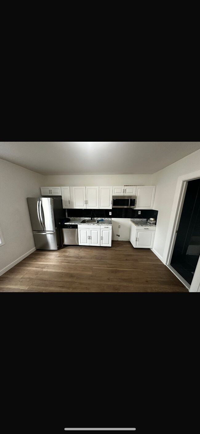 Alternate kitchen - 819 Westside Ave