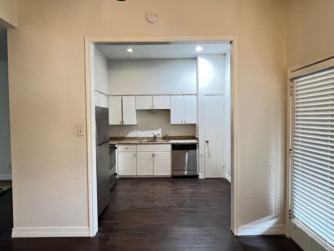 Building Photo - High Hollows