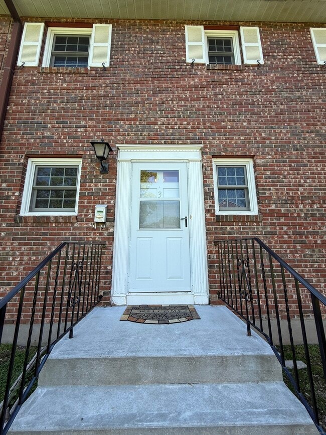 Building Photo - 436 E Center St