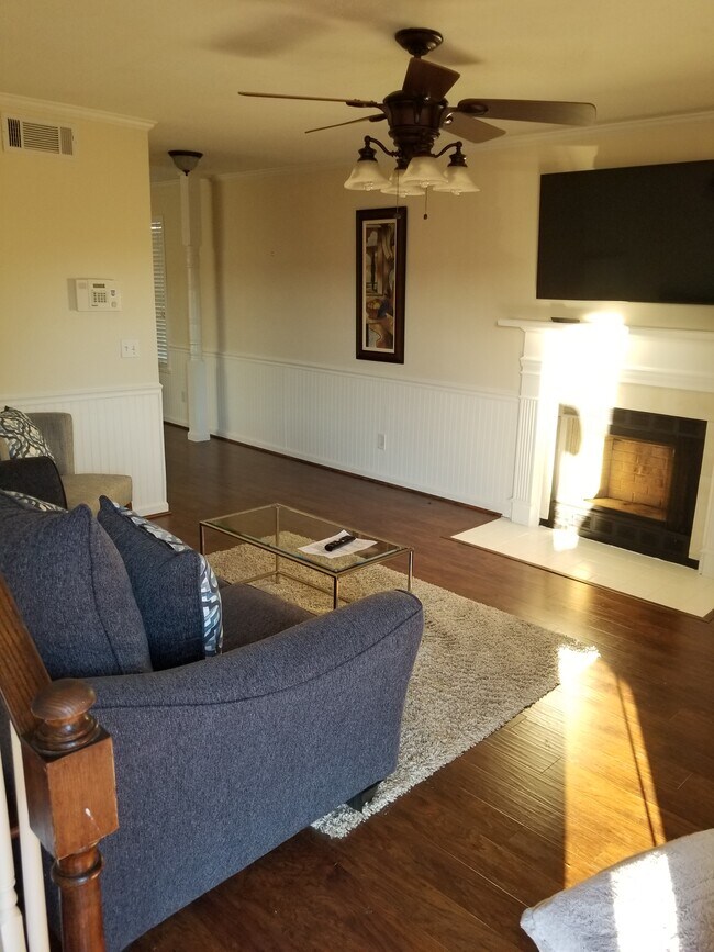 Foto del edificio - 1605 Hackberry Ln