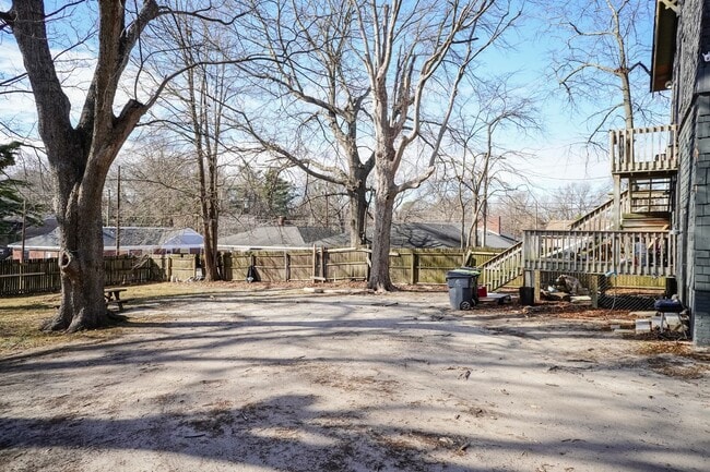 Building Photo - 165 Horner St