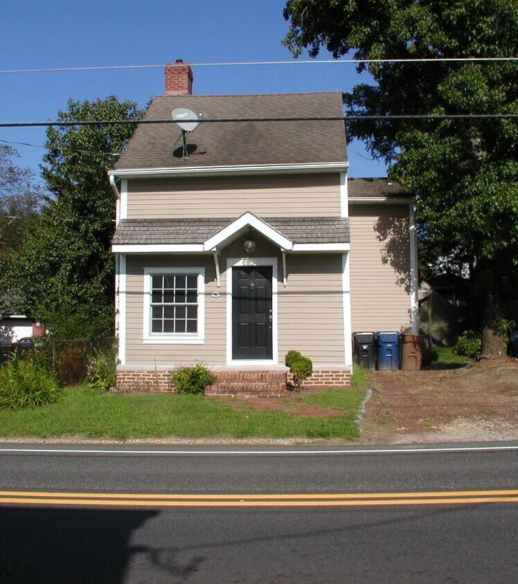 Foto principal - 3 bedroom – 1.5 Bath House