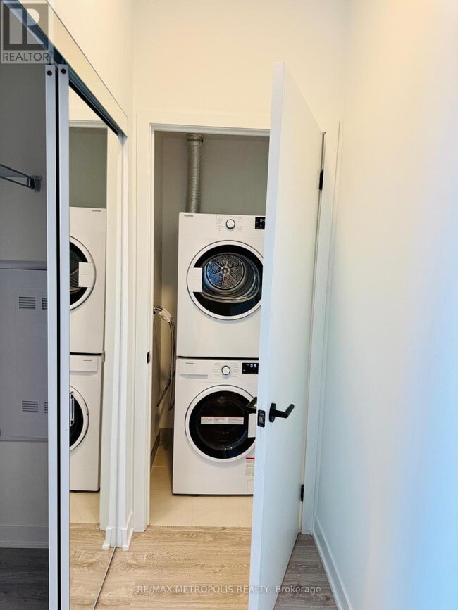 Building Photo - 2495 Eglinton Ave W