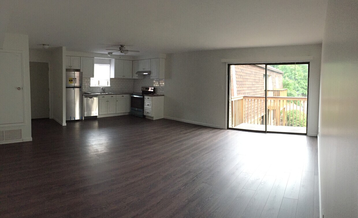 Living room open to kitchen - 208 Meadow Woods Ln