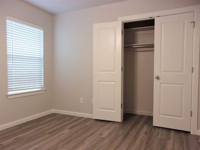 Foto del edificio - 3 Bed 2 Bath 2 Car Duplex in Chisholm Creek NW OKC