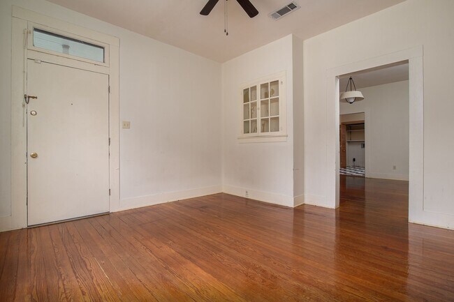 Building Photo - 1211 Holly St