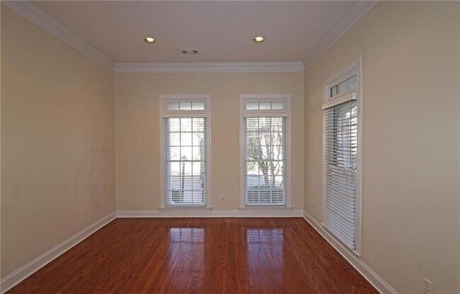 Building Photo - 1183 Dunwoody Village Dr