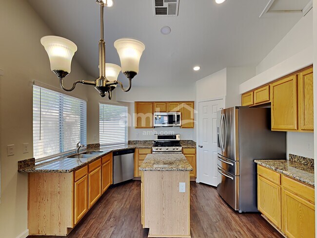 Building Photo - 7556 E Natal Ave