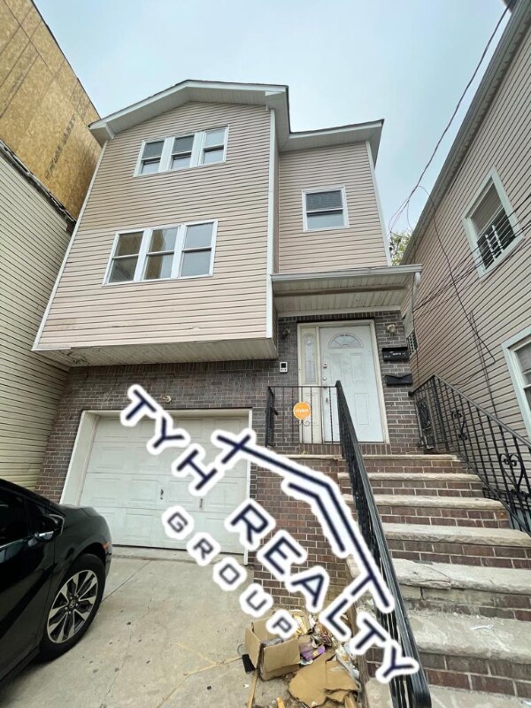 Primary Photo - 377 Chadwick Ave