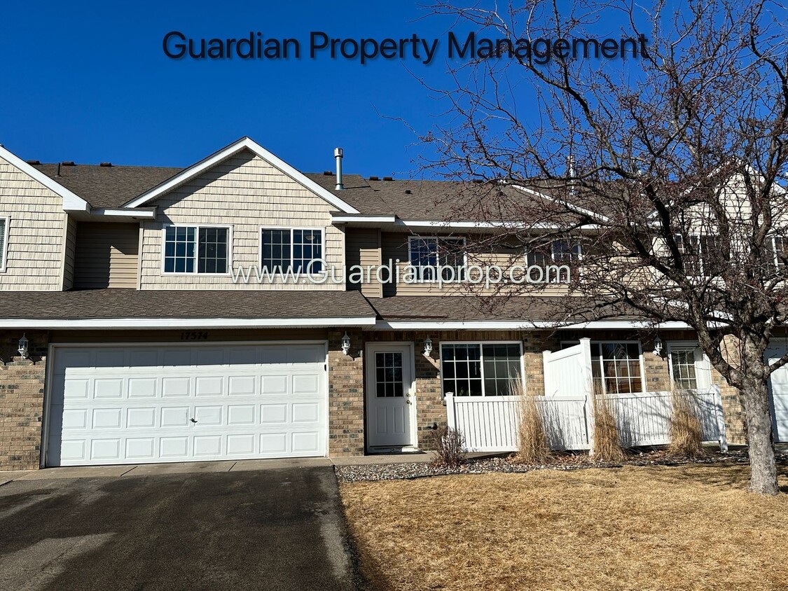 Foto principal - Lakeville Town Home, Available Now, 2 Car ...