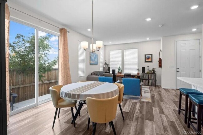 Foto del edificio - 13770 Ash Cir