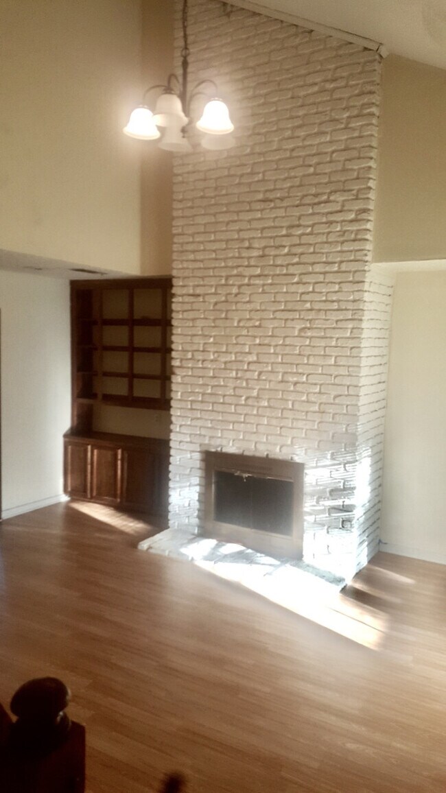 Foto del edificio - 3027-31 O'Neal Lane