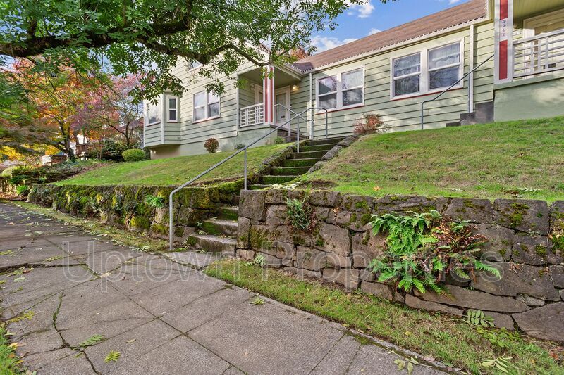 Primary Photo - 3941 SE Brooklyn St