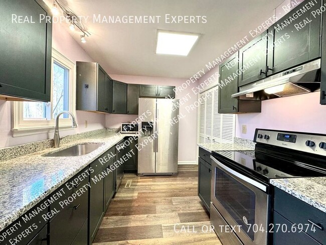 Building Photo - Charming 3 BR/ 2 BA Home in Matthews!