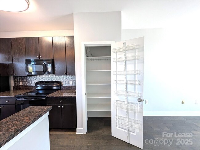 Foto del edificio - 841 Seigle Point Dr