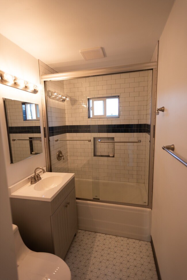 Building Photo - Newly remodeled 3 bedroom 1.5 Bath