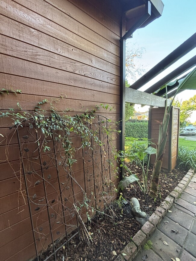 Building Photo - 34 Alvares Ct