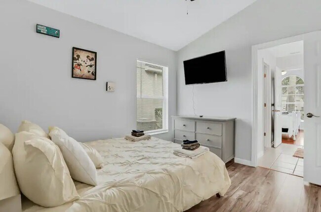 Building Photo - 4775 Cumbrian Lakes Dr