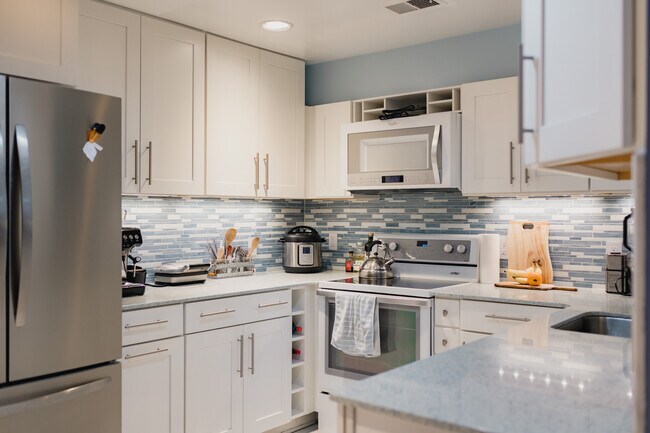 kitchen - 1320 R St NW