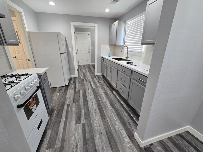 Foto del edificio - 2 bed 1 bath House in Merced