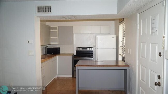 Foto del edificio - 1164 N Hiatus Rd