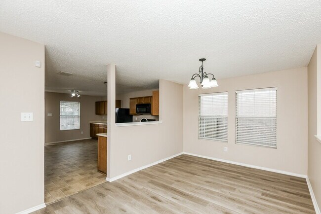 Foto del edificio - 4008 Golden Horn Ln