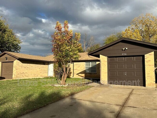 Building Photo - 8506 S Drexel Pl